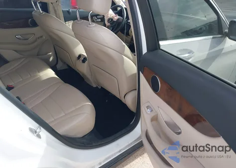 2016 Mercedes-Benz Glc 300 z USA, uszkodzony, nr VIN WDC0G4JB0GF064463